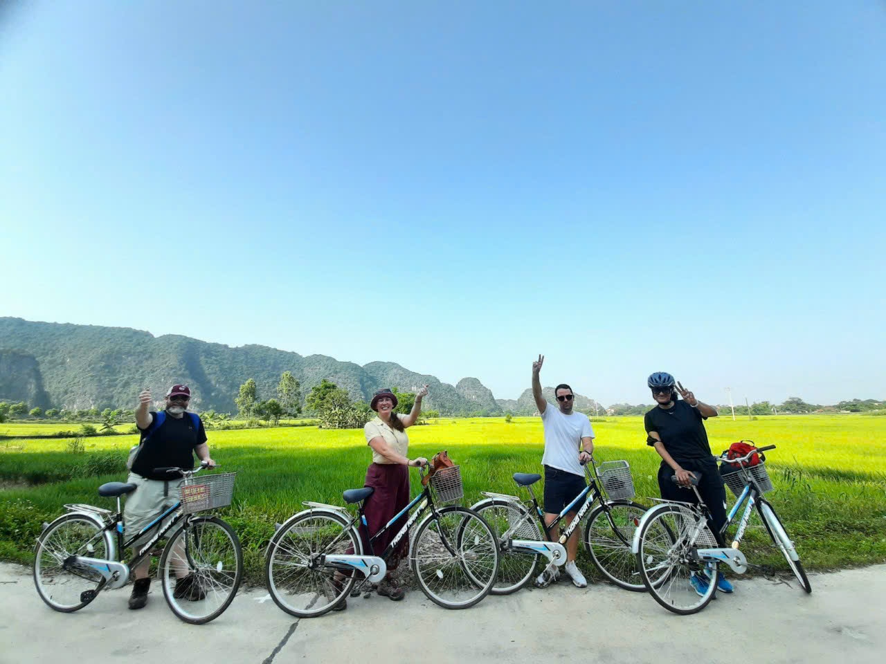 Can I take a day trip to Ninh Binh from Hanoi?