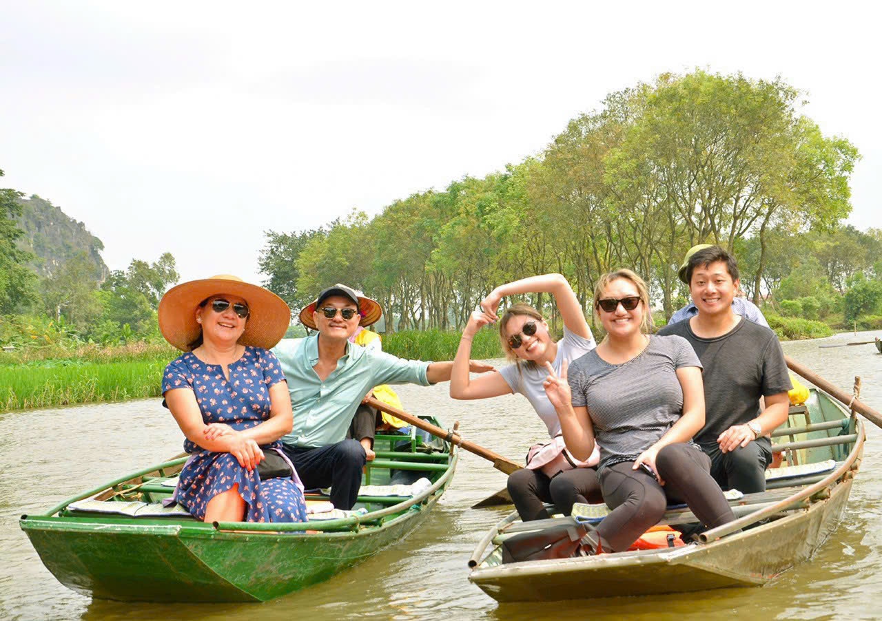 Is it better to book a Ninh Binh tour service from a travel agent or plan a self-organized Ninh Binh tour?