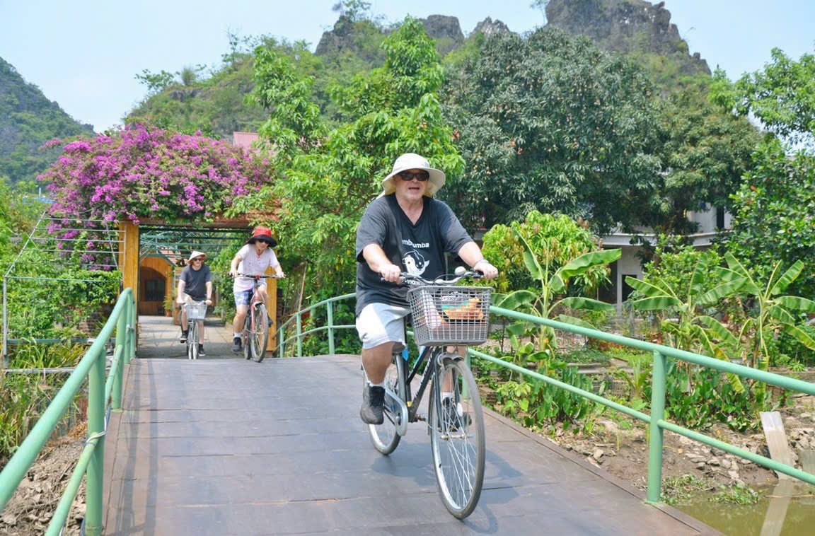 How to get around Ninh Binh? 