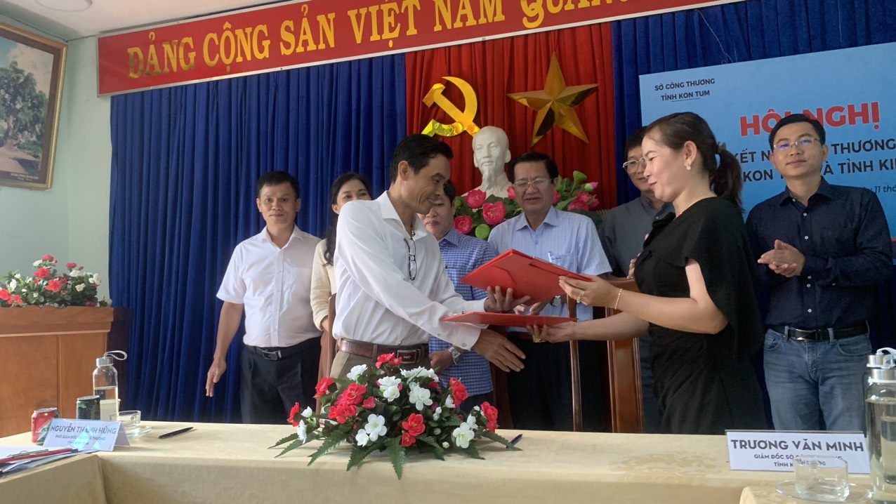 Doanh nghiệp hai địa phương ký kết biên bản ghi nhớ