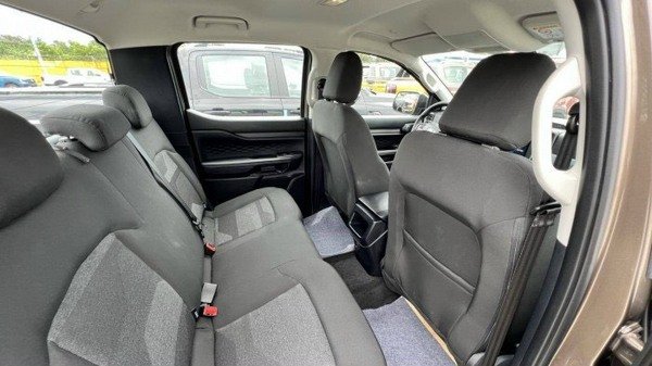 Hàng ghế trước và sau trên Ford Ranger XL 2023 trang bị chất liệu Nỉ